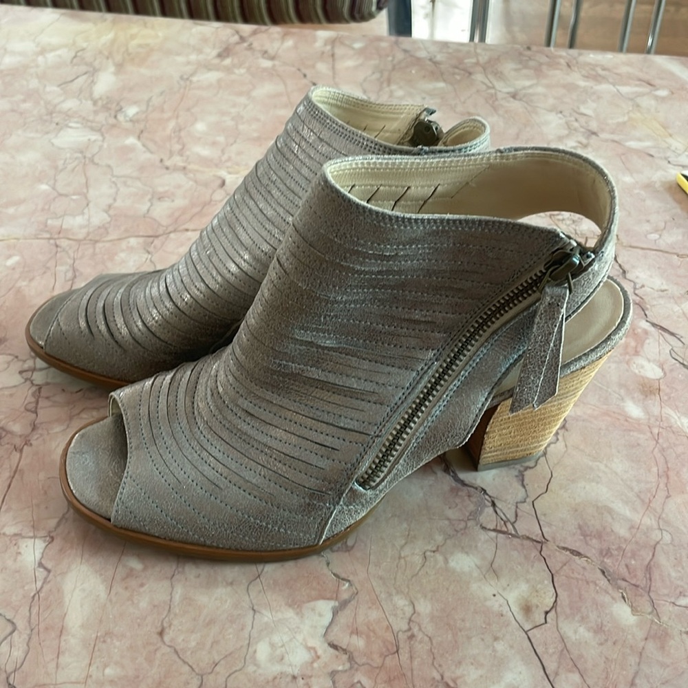 Paul Green Stacked Silvery Taupe open toed Boot Heels Sz 7 US. Great Condition.